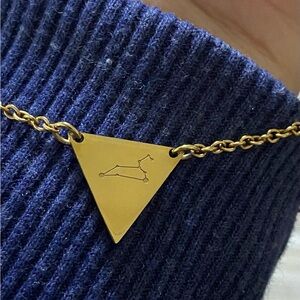 LEO triangle pendant necklace gold